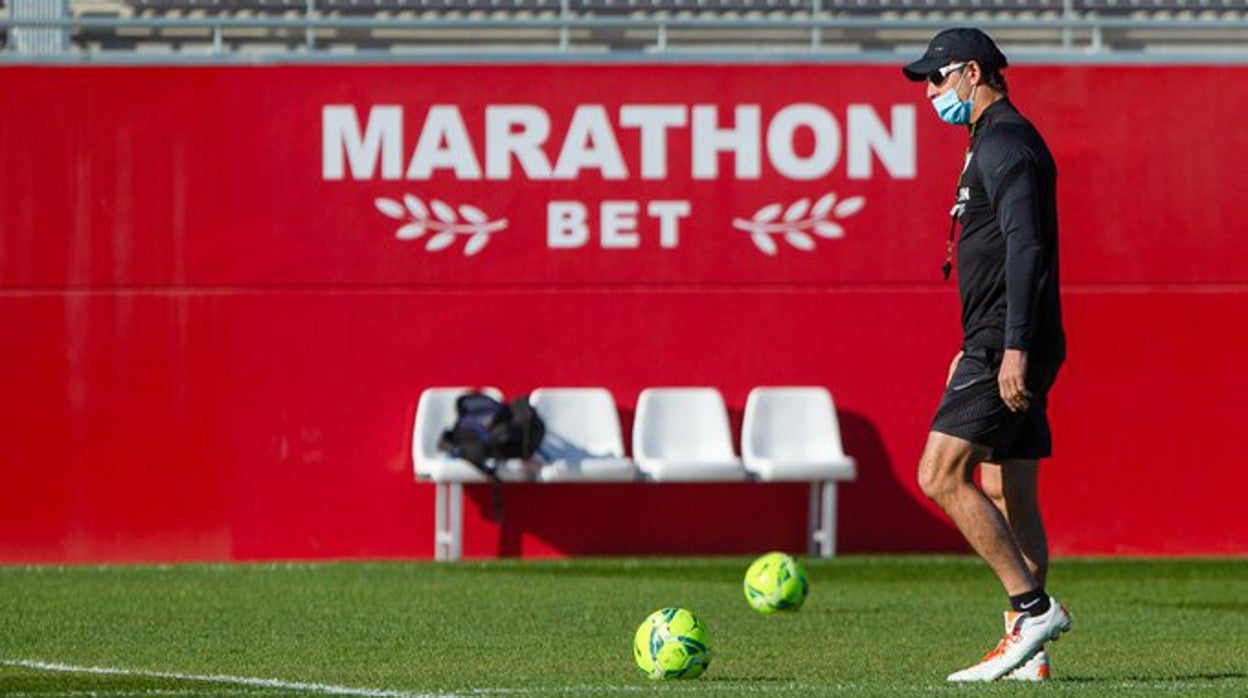 Julen Lopetegui durante un entrenamiento del Sevilla FC