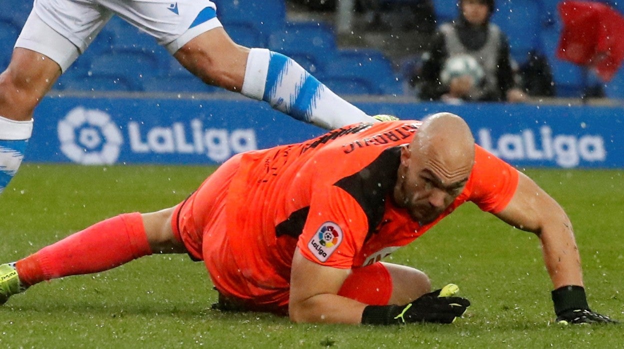 Dmitrovic, en un partido con el Eibar ante la Real Sociedad