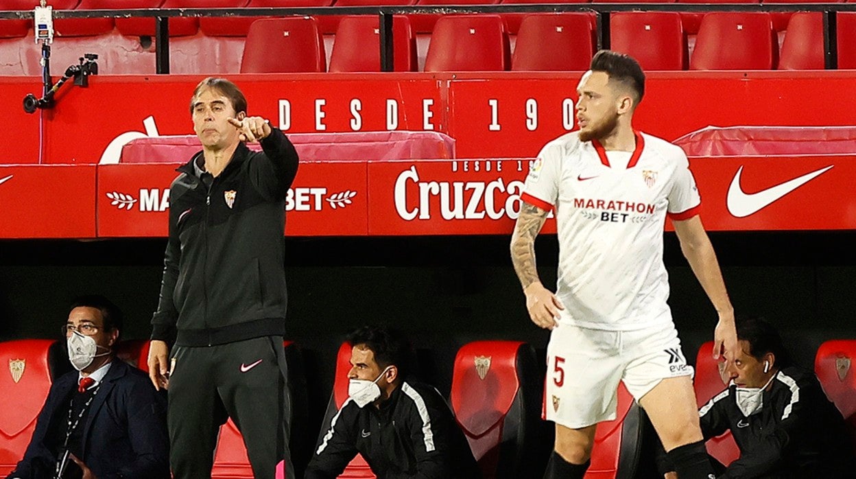 Lopetegui, junto a Ocampos, en el derbi Sevilla-Betis