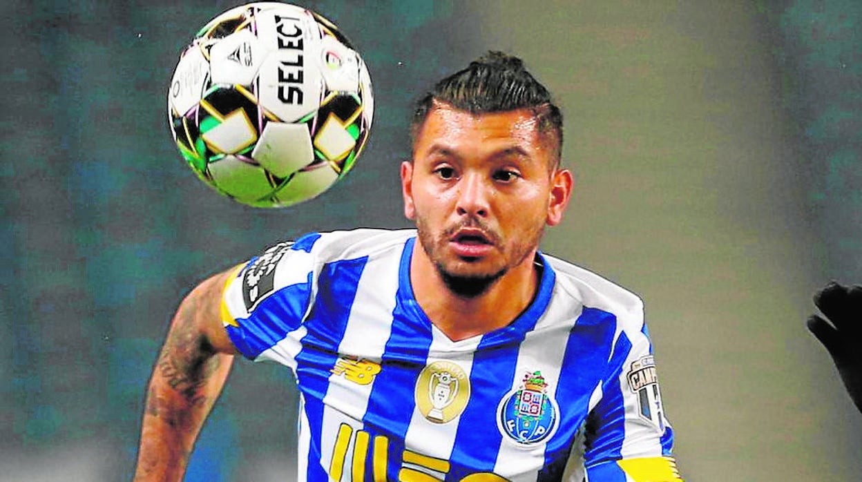 Tecatito Corona, en un partido con el Oporto