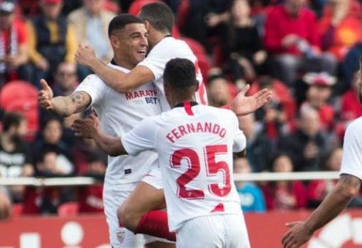 Diego Carlos celebra un tanto de la pasada campaña con el Sevilla FC