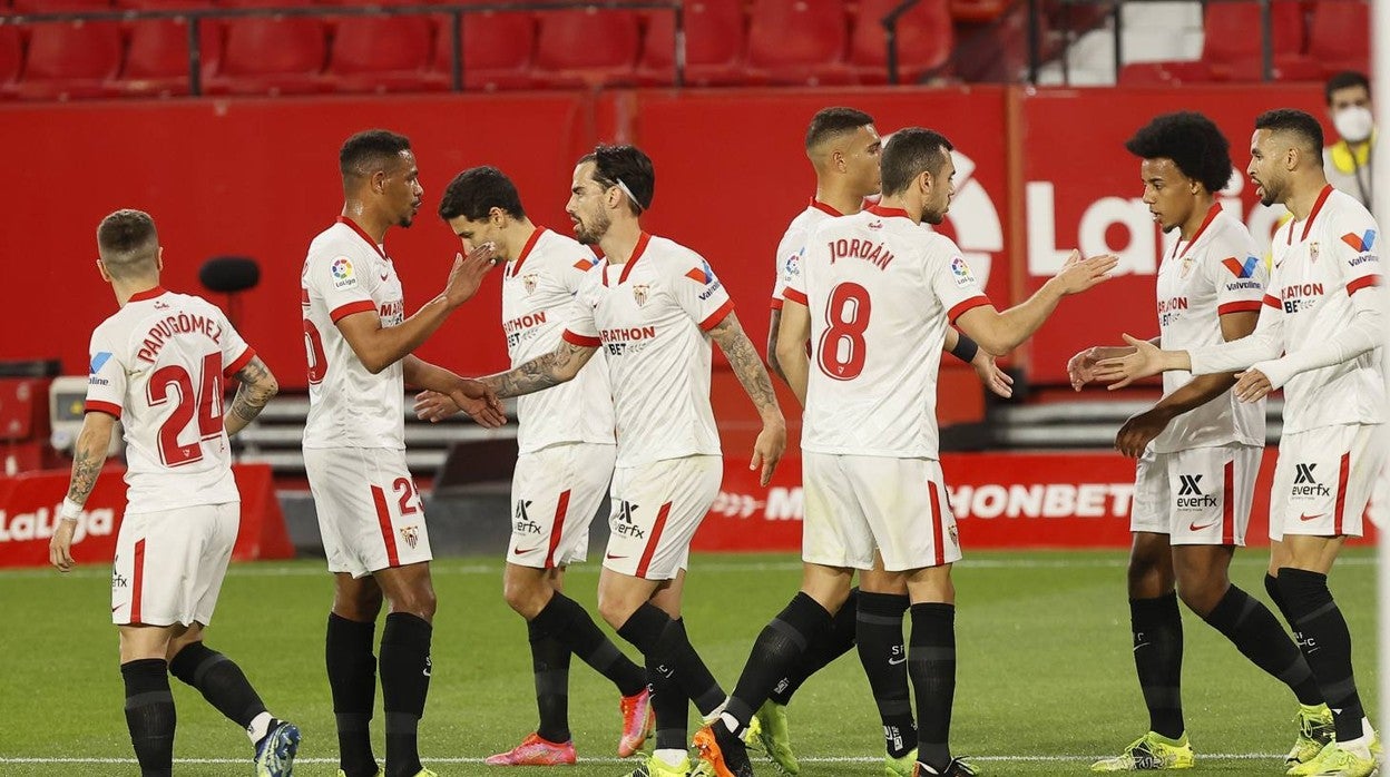 Los jugadores del Sevilla FC celebran un gol de la pasada temporada en LaLiga