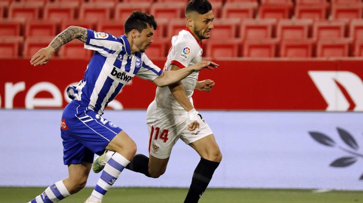 Óscar Rodríguez, en el Sevilla - Alavés de la última jornada de la temporada 20-21