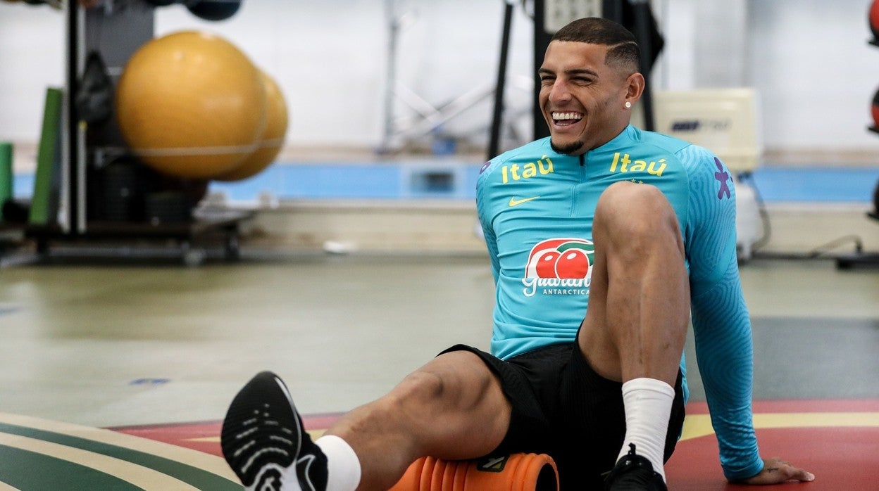 Diego Carlos durante el primer entrenamiento de la selección olímpica brasileña