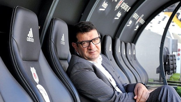 «Queremos a De Jong, ya sea como traspasado o cedido»