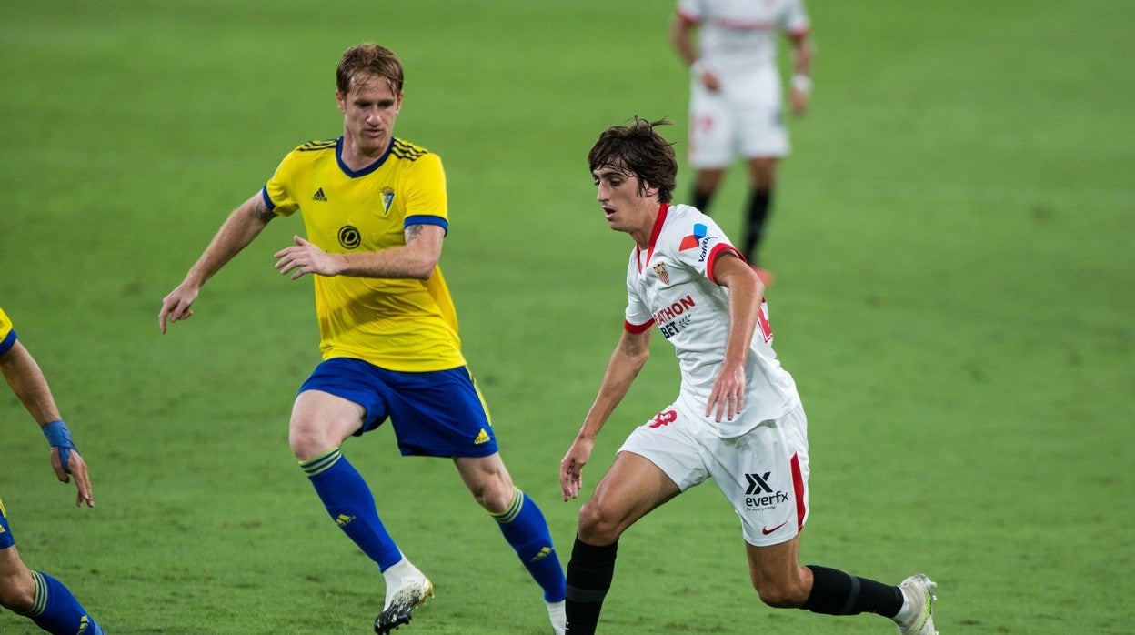 Bryan Gil en un partido de la pasada temporada con el Sevilla FC