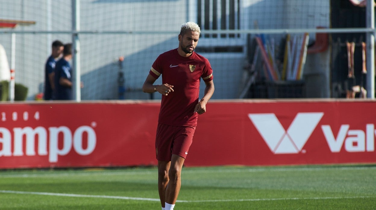 En-Nesyri, en un entrenamiento con el Sevilla