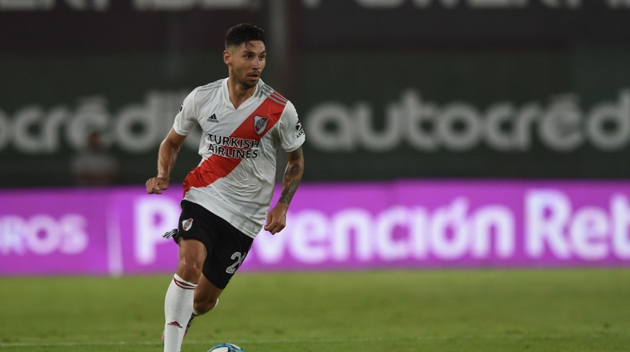 Gonzalo Montiel en un partido con River