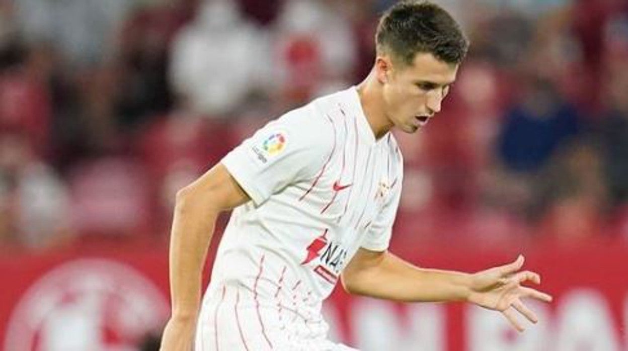 Pedro Ortiz controla un balón ayer en el estadio Ramón Sánchez-Pizjuán