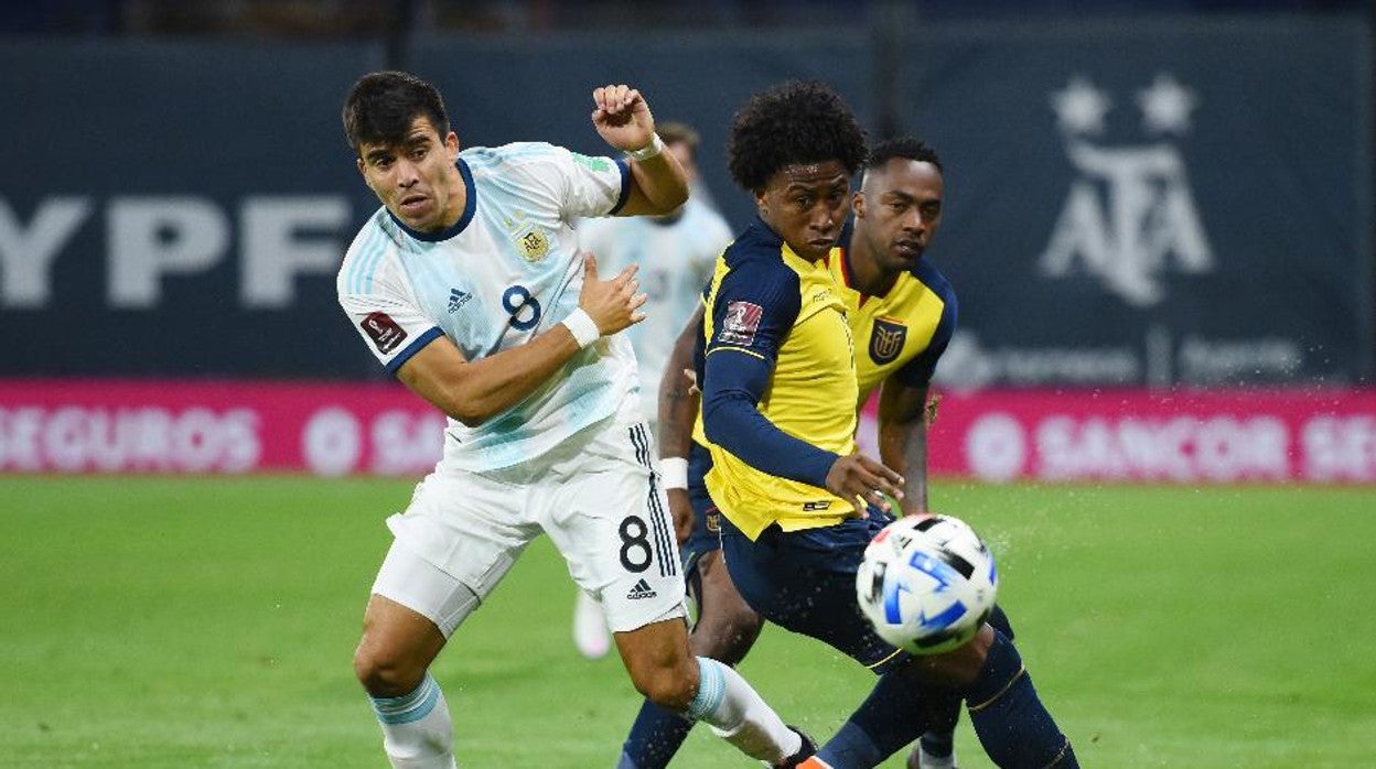 Marcos Acuña durante un partido con la selección argentina