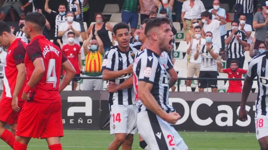 Castellón - Sevilla Atlético: Alfonso evita la sangría y el filial colapsa (2-0)