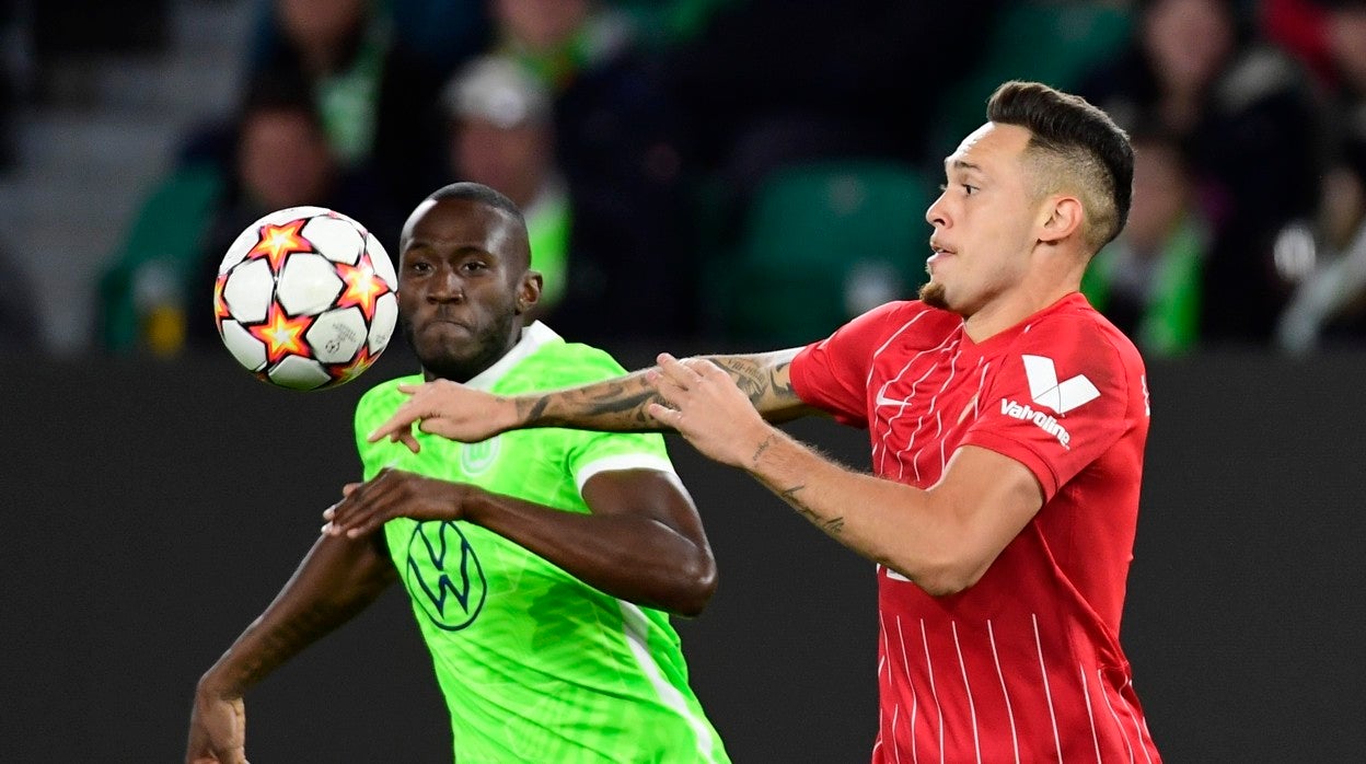 Ocampos se marcha con el balón