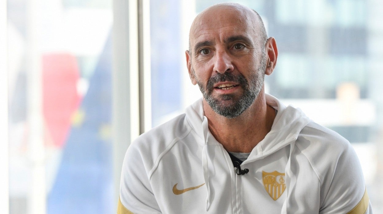Monchi, en el hotel de concentración del Sevilla en Lille