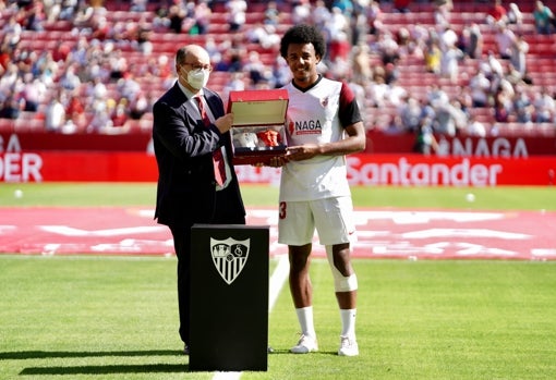 Koundé recibe un reconocimiento por su victoria en la Nations League
