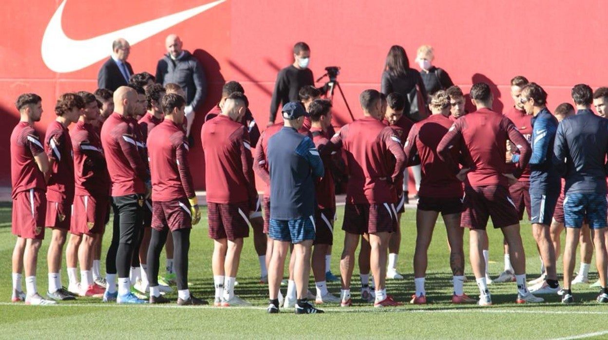 Lopetegui se dirige a los suyos en un entrenamiento