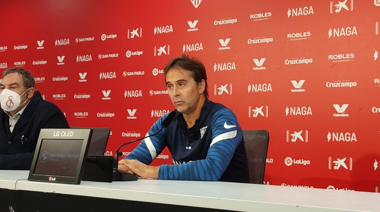 Julen Lopetegui en la sala de prensa de la ciudad deportiva del Sevilla FC en la previa del choque de la 14ª jornada ante el Deportivo Alavés