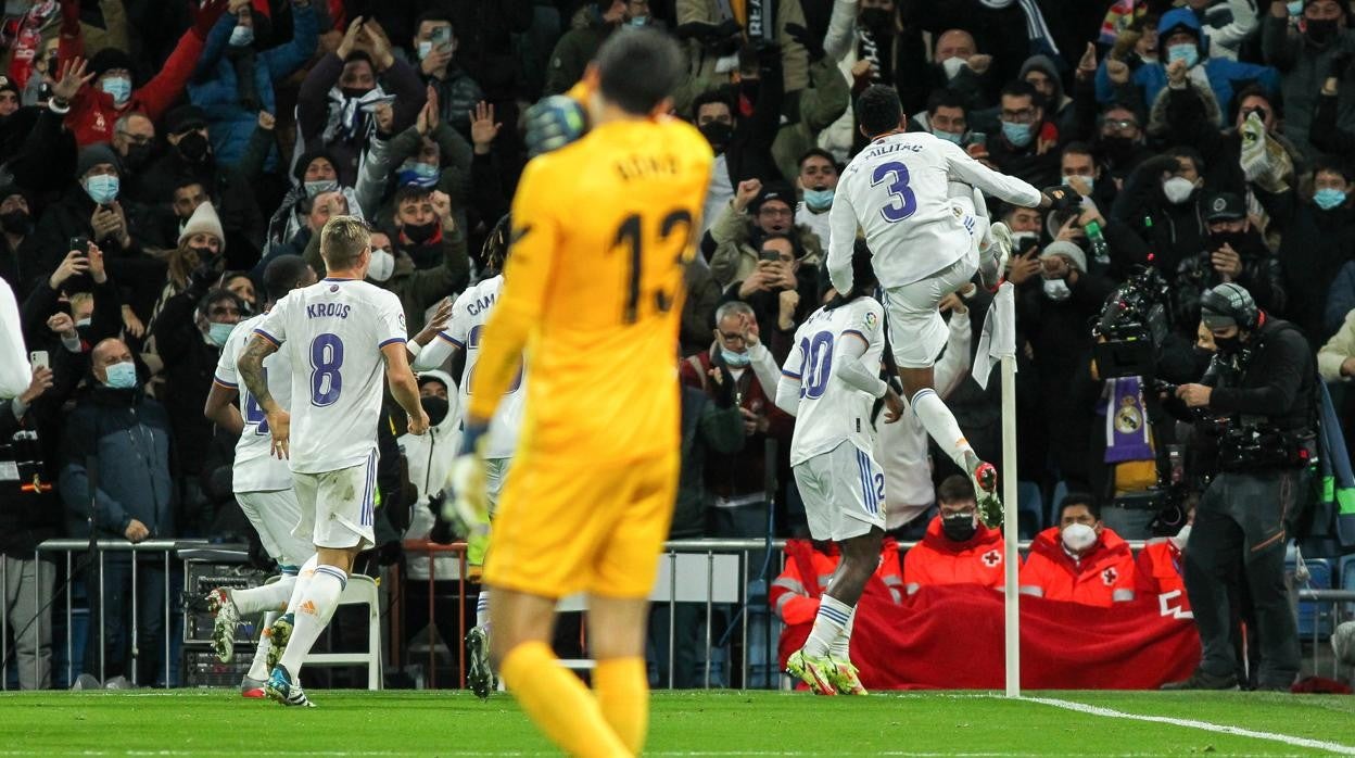 Real Madrid - Sevilla FC: Alguien puede explicar para qué está el VAR