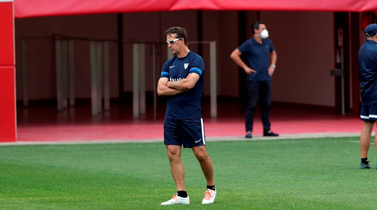 El técnico del Sevilla FC, Julen Lopetegui, durante un entrenamiento