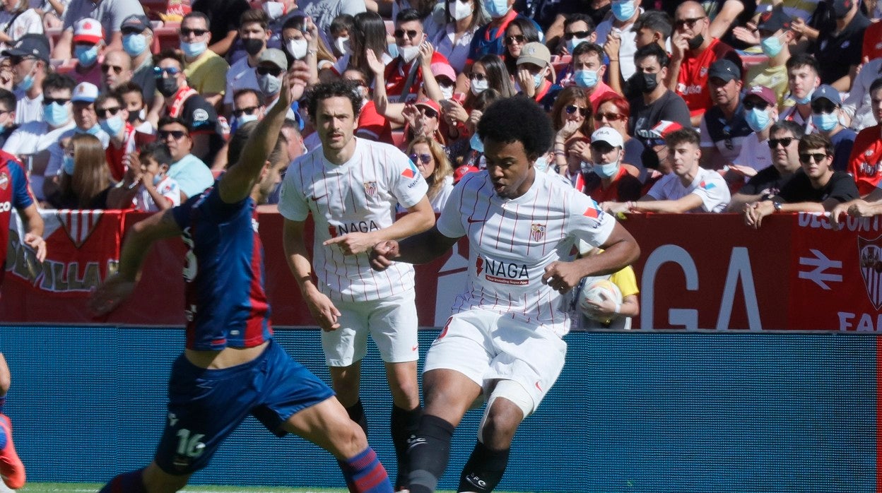 Koundé, durante el partido contra el Levante
