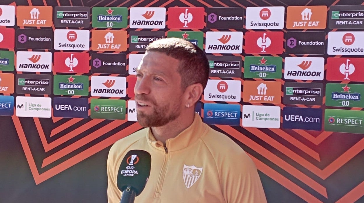 Papu Gómez atiende a los medios de comunicación en la previa del choque entre el Sevilla FC y el Dinamo Zagreb