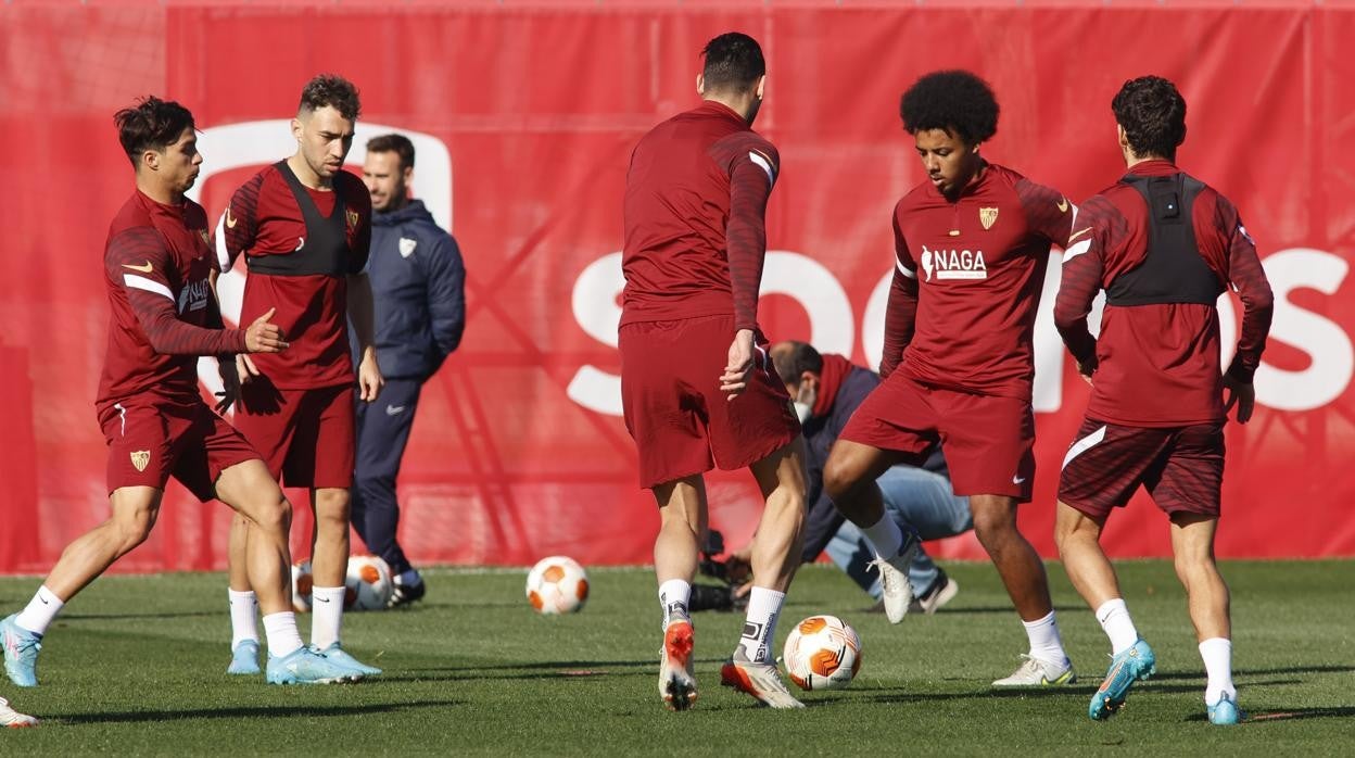 Papu Gómez, en un entrenamiento del Sevilla FC esta semana - MANUEL GÓMEZ