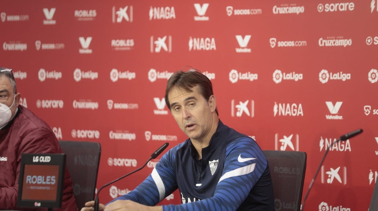 Julen Lopetegui durante la rueda de prensa previa a El Gran Derbi ante el Real Betis