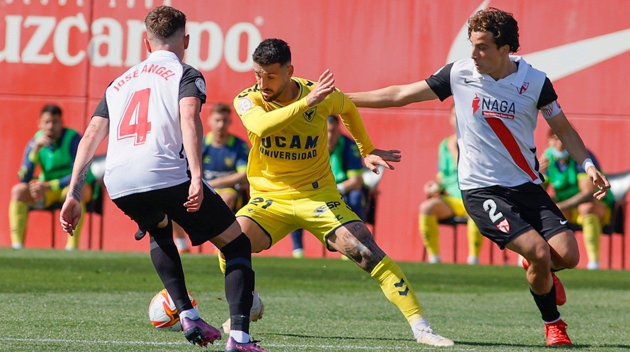 Rubén Mesa recorta ante Valentino y José Ángel Carmona