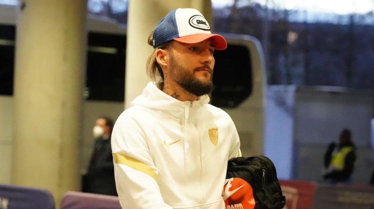 Gudelj, a la llegada al estadio