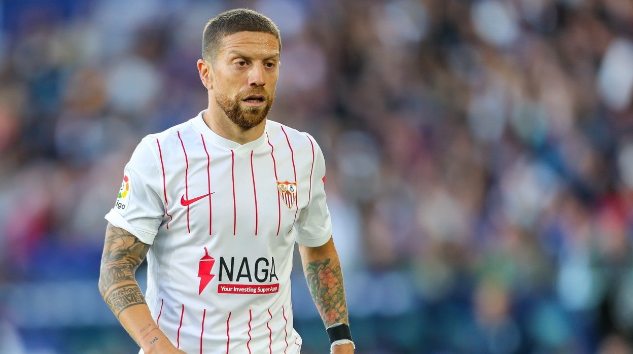 Papu Gómez, durante el Levante - Sevilla jugado en el Ciutat de Valencia