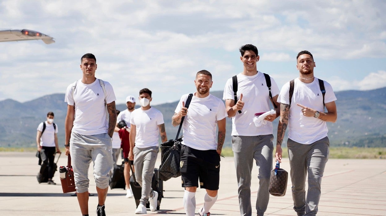 Papu Gómez, Bono y Ocampos, al aterrizar el Sevilla FC en tierras castellonenses