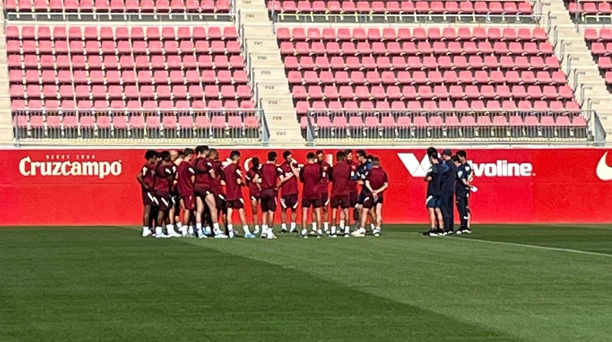 Lopetegui, en su charla de este lunes con el plantel sevillista