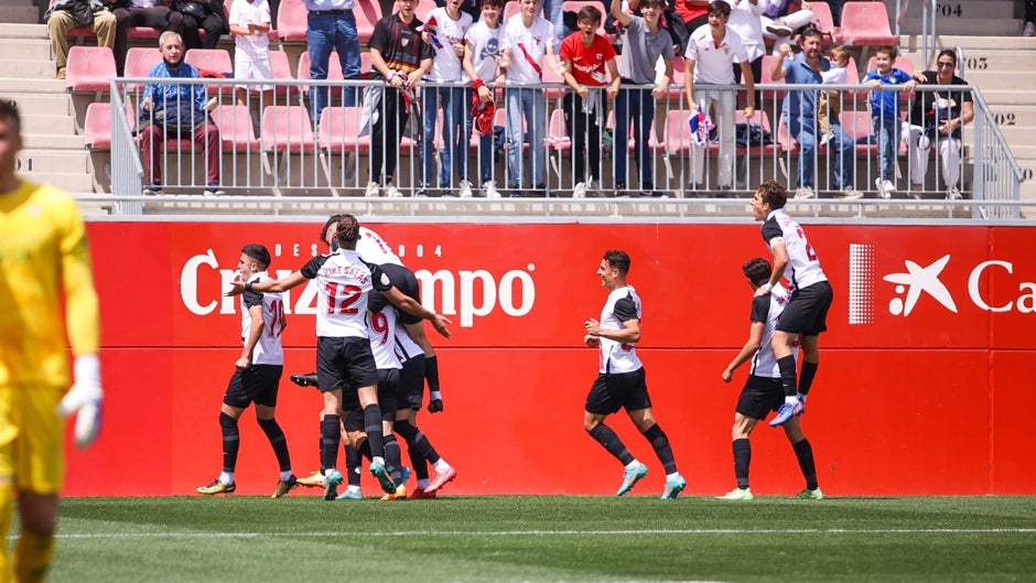 Sevilla Atlético - Barcelona B: El filial se juega la vida de bronce en el Jesús Navas