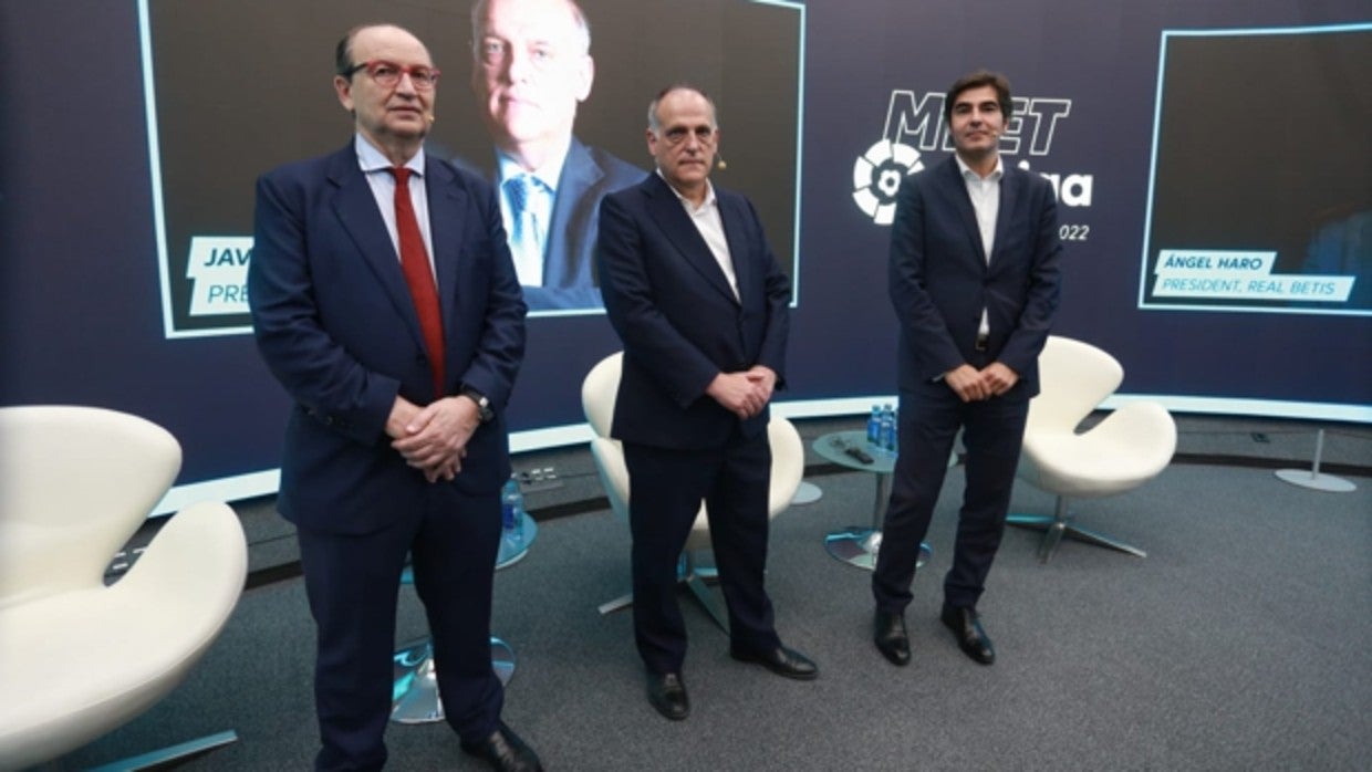 Castro, junto a Javier Tebas y Ángel Haro en Las Setas este miércoles