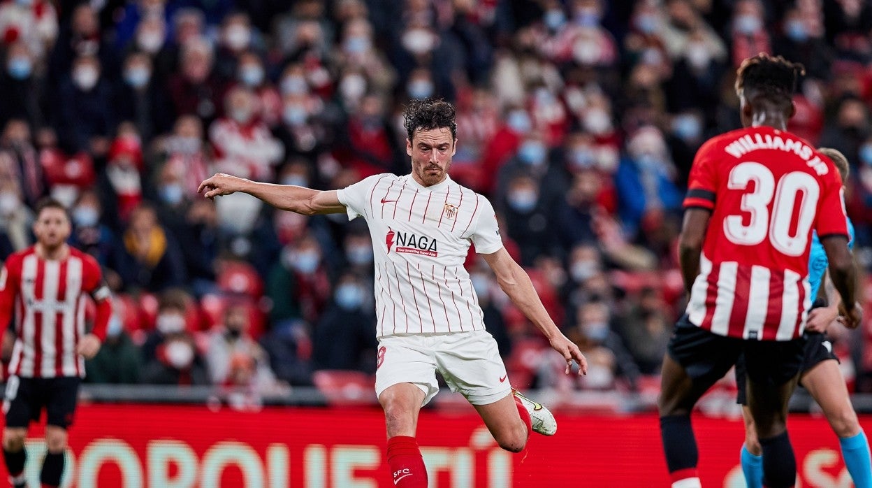 Un lance del duelo del Sevilla FC ante el Athletic Club en San Mamés