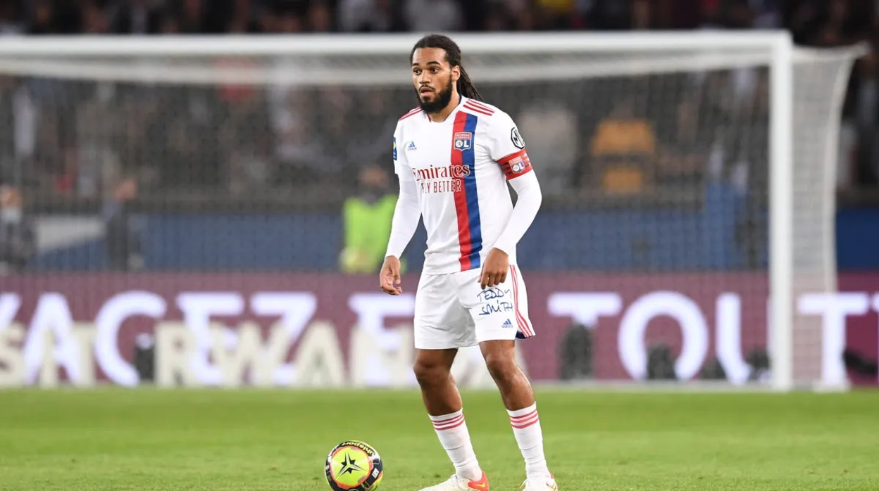 Jason Denayer, ejerciendo de capitán en un encuentro con el Olympique de Lyon