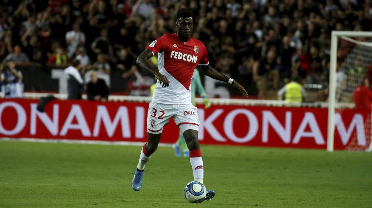 Badiashile, central capitán de la sub 21 de Francia, cumple los parámetros