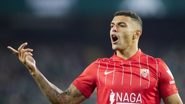 Diego Carlos anuncia que viajará a Sevilla para despedirse del club y la afición