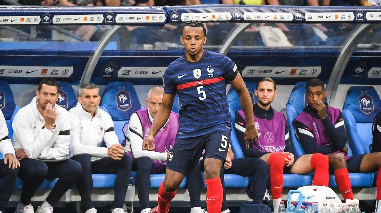 Koundé, en un partido con Francia