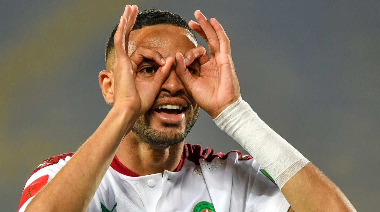 En-Nesyri celebra con sus habituales gafas el gol que le marcó con Marruecos a Liberia