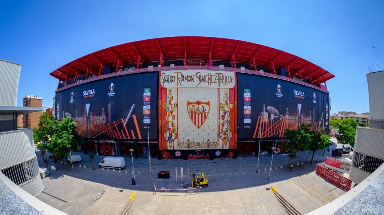 Panorámica del estadio Ramón Sánchez-Pizjuán durante los preparativos para la final de la Europa League