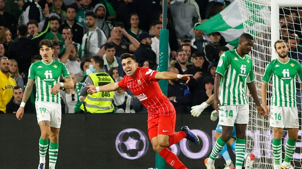 Acuña celebra su gol al Betis en el derbi liguero del Villamarín de la pasada temporada