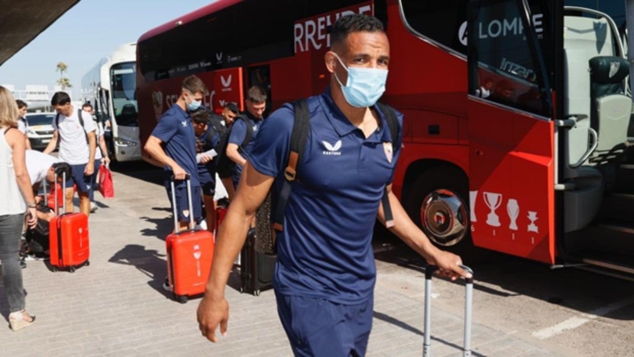 Fernando, en el aeropuerto de San Pablo antes de coger el primer avión