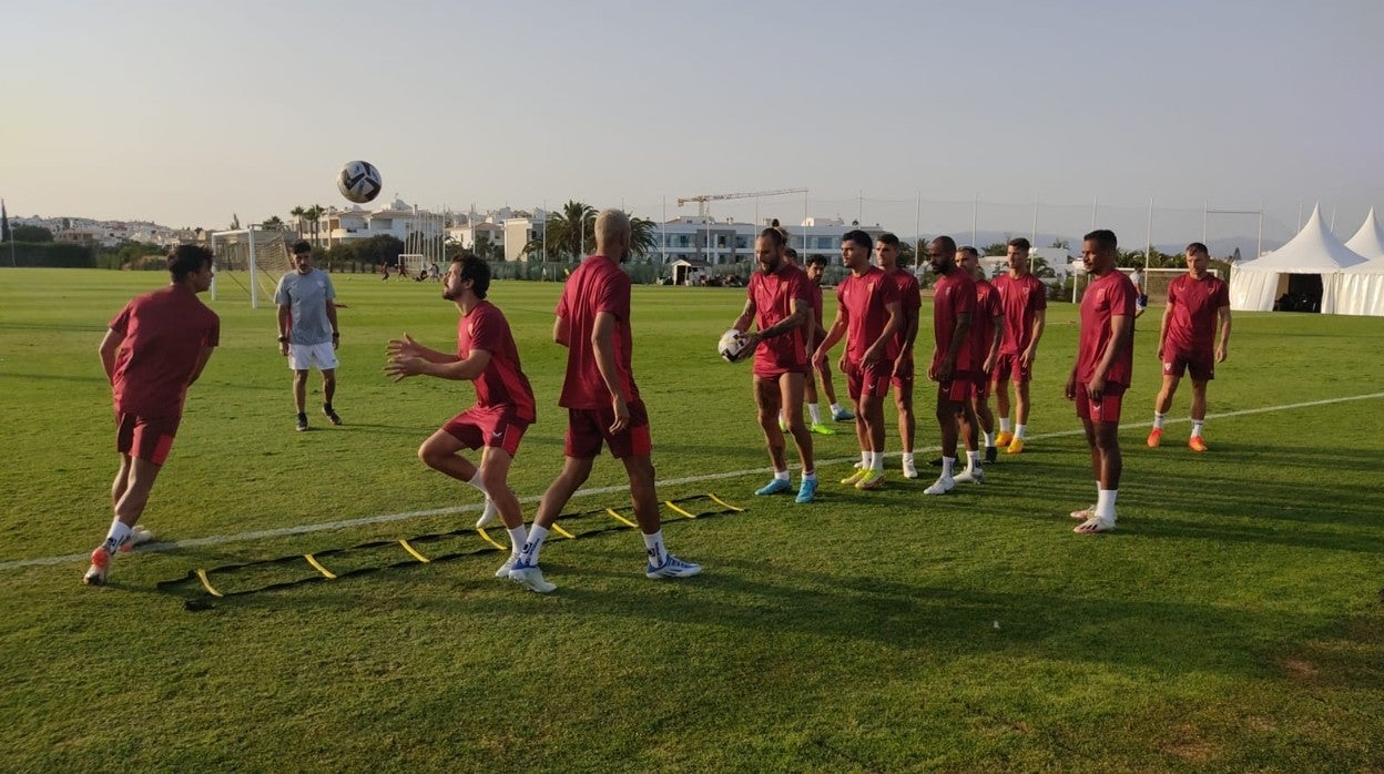 Imagen del entrenamiento vespertino del Sevilla FC de este sábado en Lagos