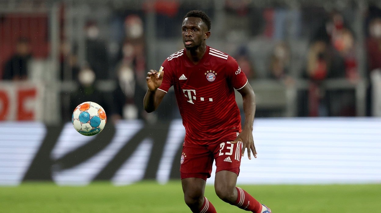 Tanguy Nianzou, en un partido con el Bayern