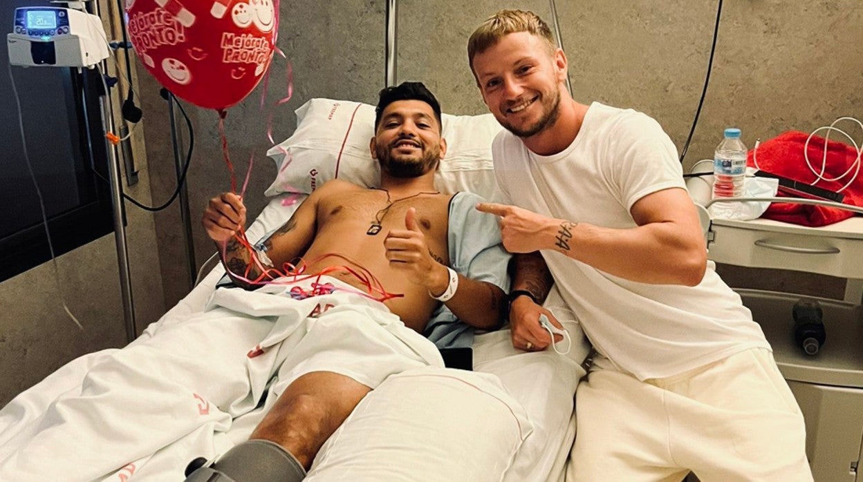 Rakitic visitó al Tecatito Corona en el hospital