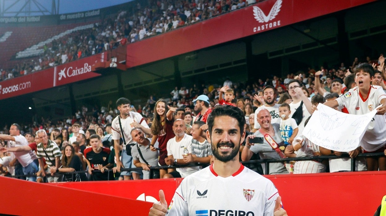 Isco, durante su multitudinario presentación en el Ramón Sánchez-Pizjuán