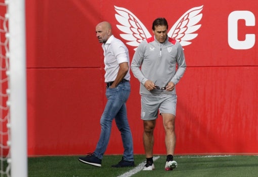 Monchi se aleja de Lopetegui tras la charla mantenida antes del entrenamiento del lunes