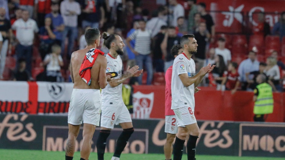 El sevillismo, hastiado, vuelve a mirar al palco... y algo más
