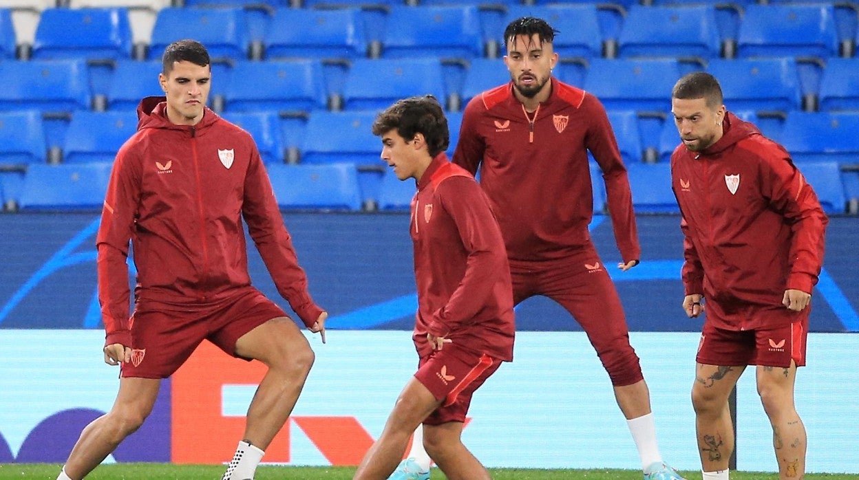 Los jugadores del Sevilla entrenaron ayer en el Etihad Stadium