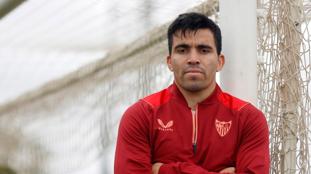 Marcos Acuña posa para ABC de Sevilla en el Estadio Jesús Navas